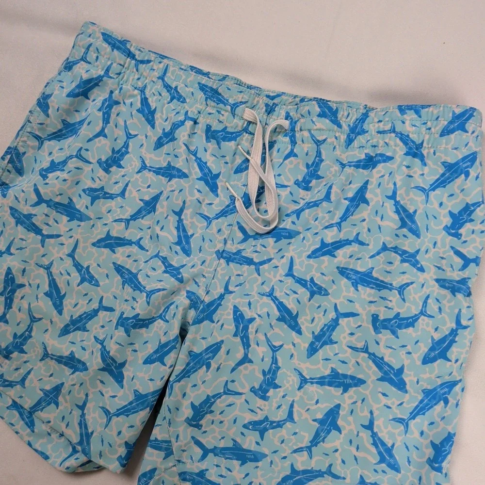 Chubbies Mens Blue Shark Print Swim Trunks 5.5 Inseam Small Elastic Waist Shorts